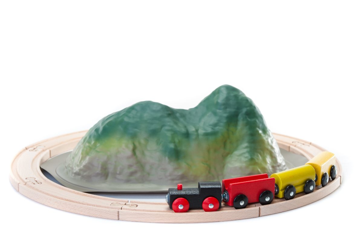 conception diorama montagne et rail